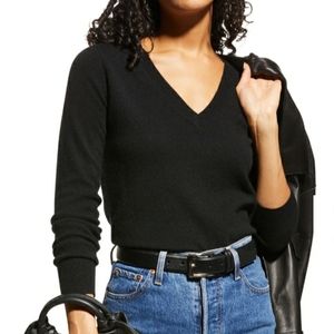 Neiman Marcus The Cashmere Collection V Neck  Luxury Sweater